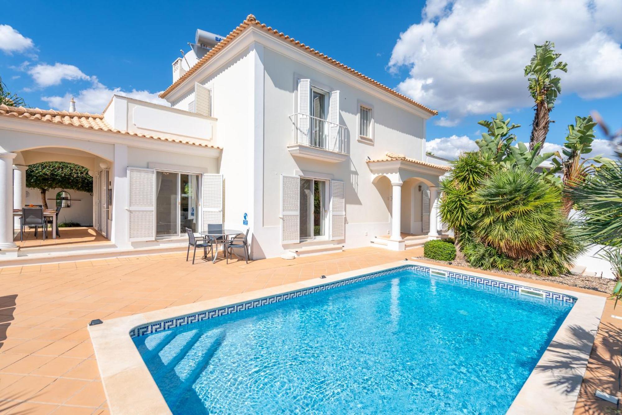 Fantasia - New 4 Bedroom With Private Pool 650 Meters To The Vau Beach * Portimão